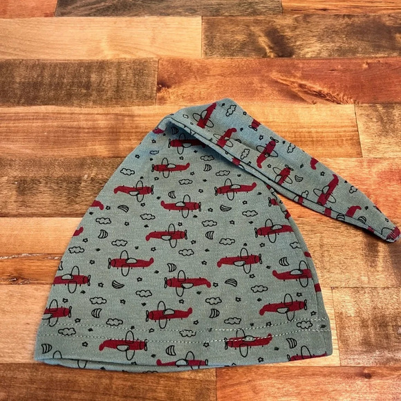 NWT Newborn long sleeve onesie set, green with red airplanes. Onesie, hat, bib - Picture 3 of 4